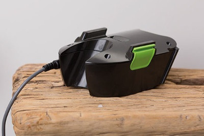 Gtech Multi K9 und Power Floor Akku aufladen