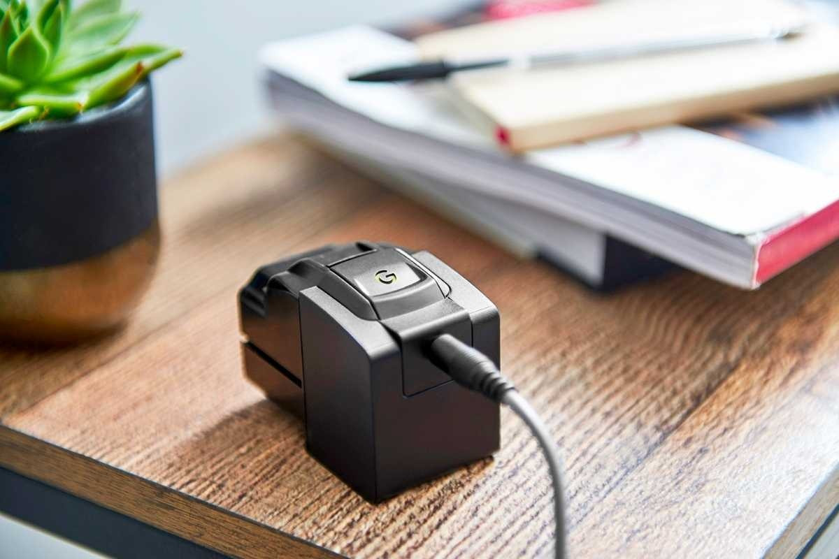 Der Gtech HyLite Akku kann im sowie ausserhalb des Gerätes geladen werden.