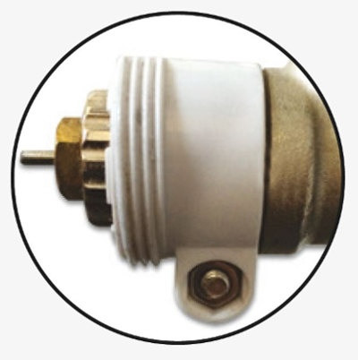 Der TRV10RFM wird auf diesen Adapter geschraubt