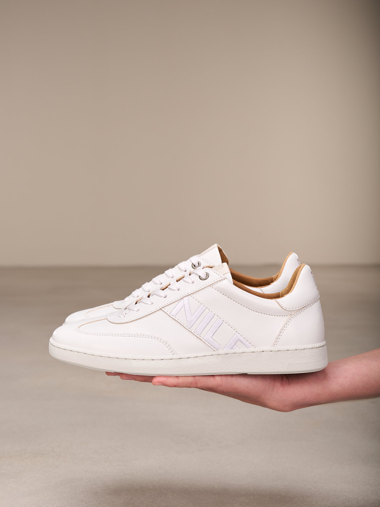 Sneaker N84
