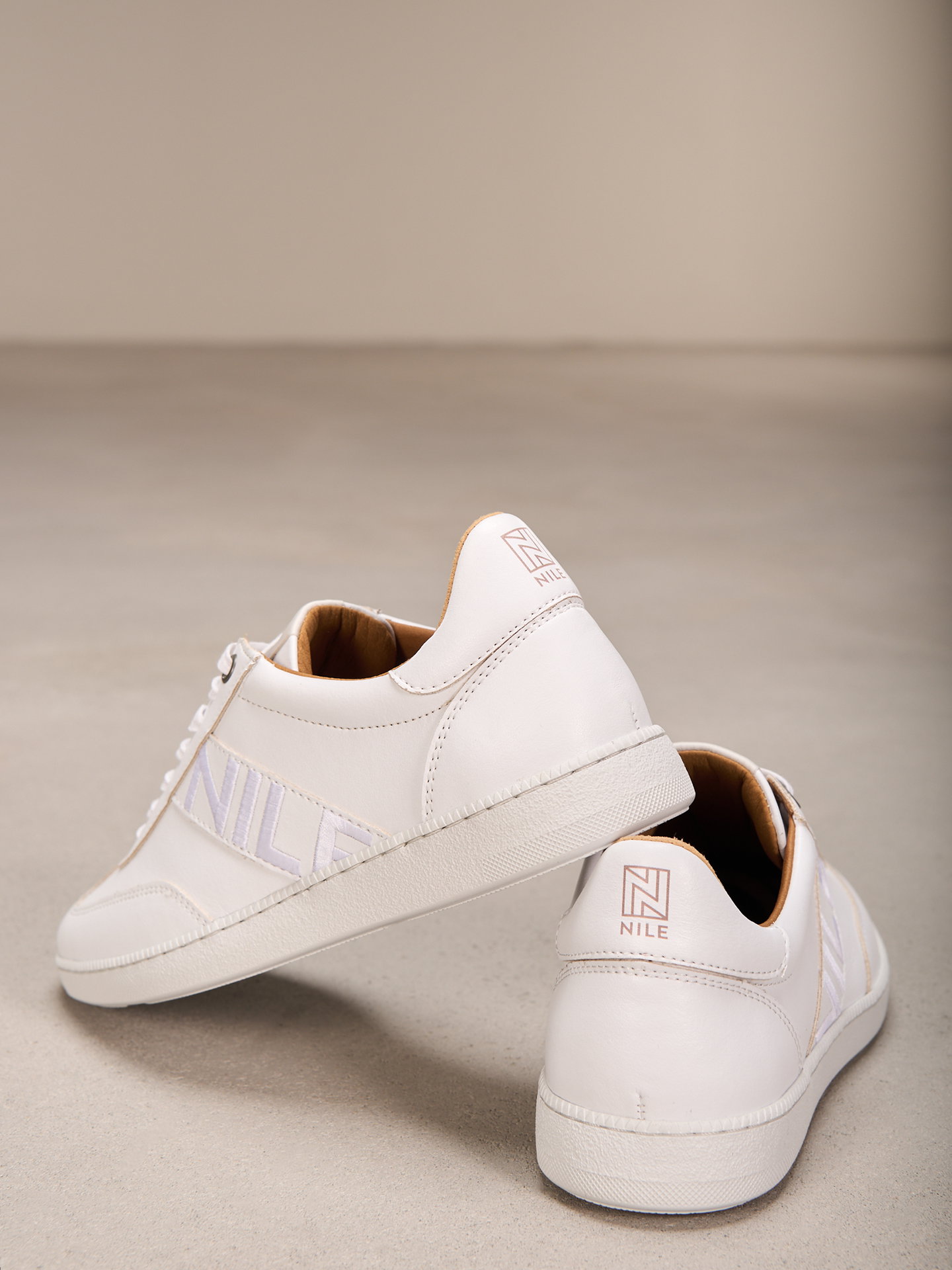 Sneaker N84