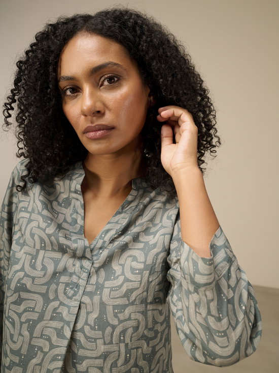 Bluse mit Stehkragen