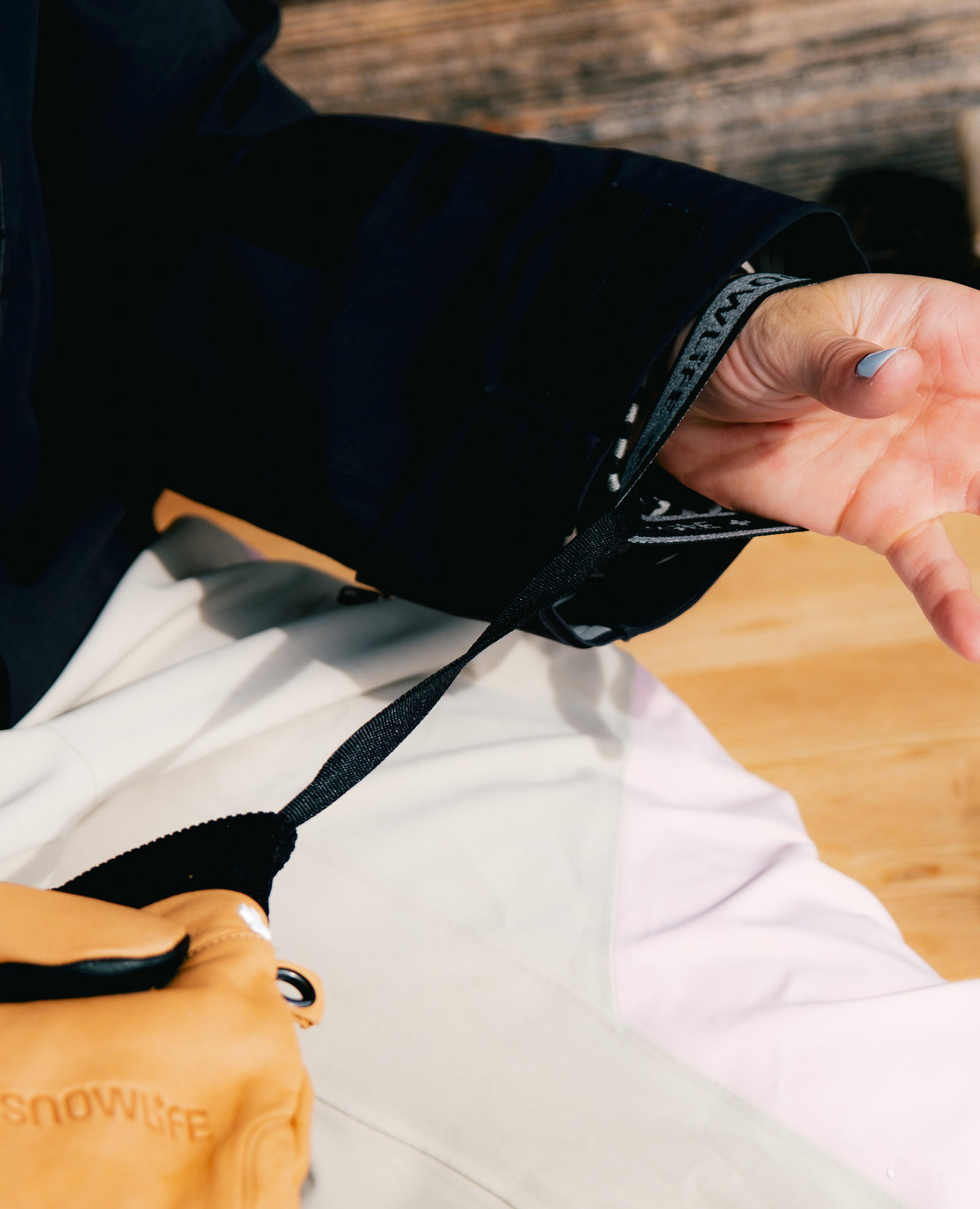 handschuh-leash-accessoires/apparel
